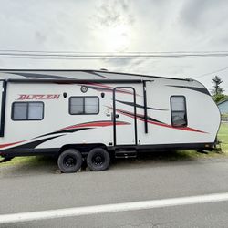 2021 Pacific coachworks Blazer 22ft toy hauler 25,000 OBO 