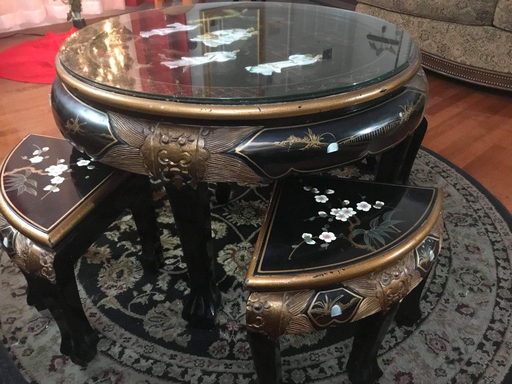 Coffee table with 4 stools