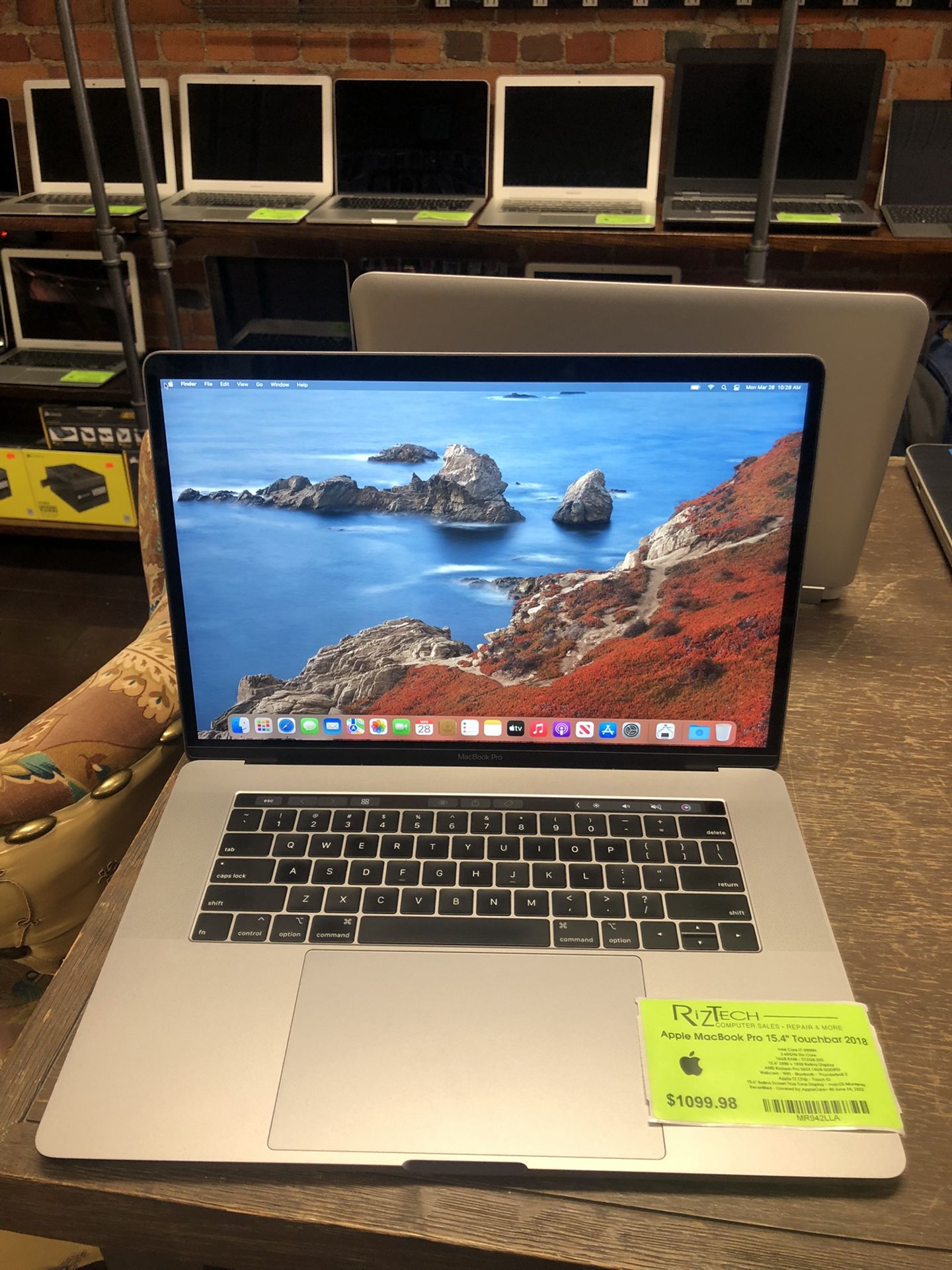 2018 Apple MacBook Pro 15.4” Touchbar i7 2.60GHz Six Core 16GB RAM 512GB SSD 4GB GPU AppleCare 6/22