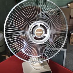 Oscillating 3 Speed Fan, Pickup