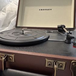 🎵 Crosley CR8005A Suitcase Record Player – Great Condition – Fully Functional!