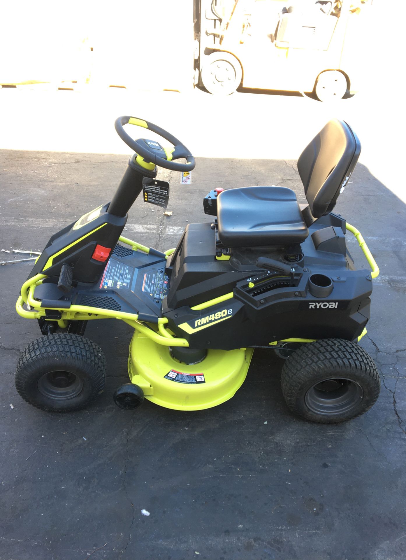 Electric Riding Lawn Mower Ryobi Brushless RM480 e RY48110