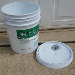 Plastic Buckets With Cover