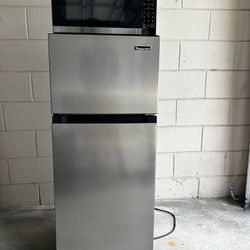 Magic Chef 4.5 cu Mini fridge with Freezer and Hamilton Beach Microwave