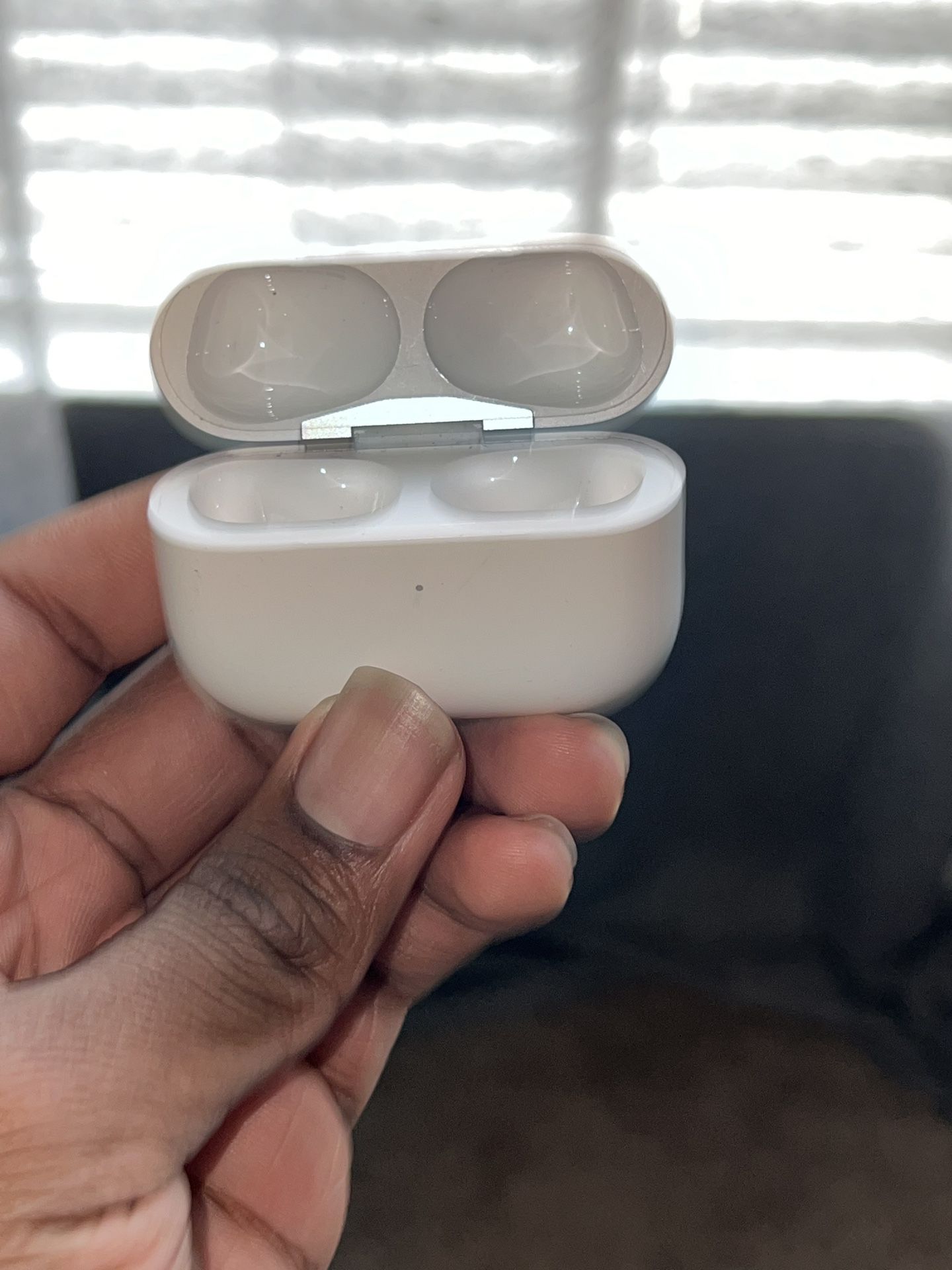Airpods pro (2nd generation ) wireless charging case (usb-c)