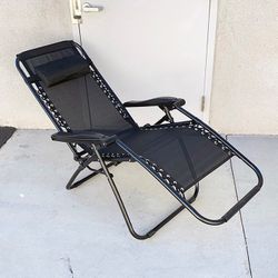 (Brand New) $40 Foldable Outdoor Patio Zero Gravity Recliner Lounge Chair, Adjustable Headrest, Textilene Mesh