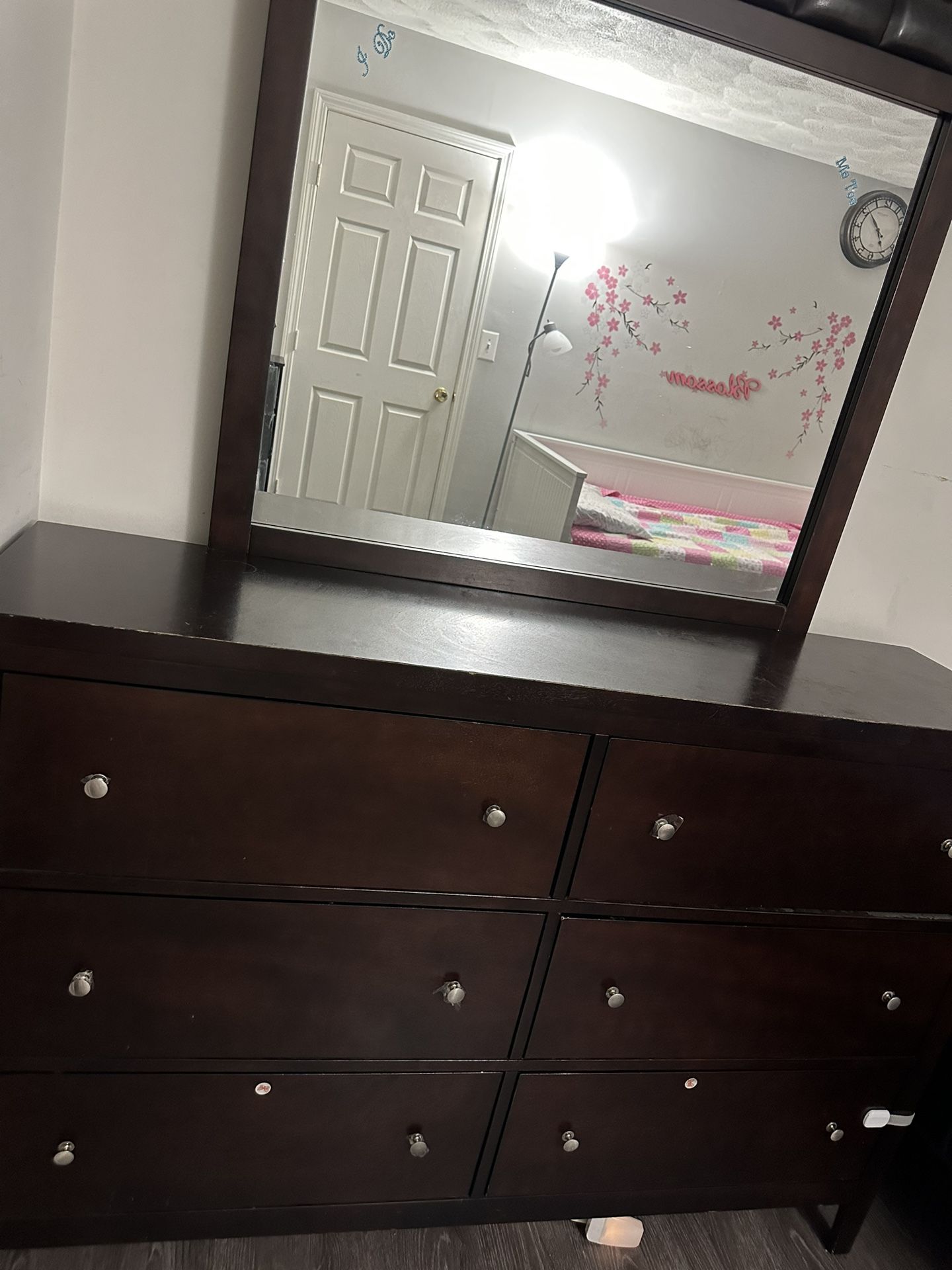 Dresser With Mirror