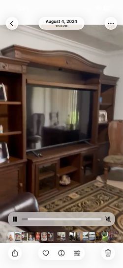 Entertainment center