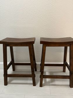 2 wooden counter stools
