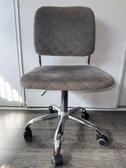 Grey Quilted Swivel Office Chair