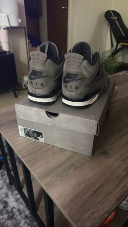 Jordan 4 retro size 7.5 men