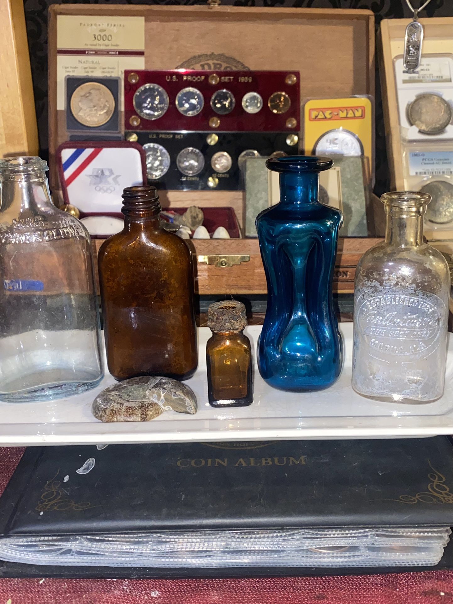 Antique miniatureii smallest one is a original Paul Davis and the plate itselelf