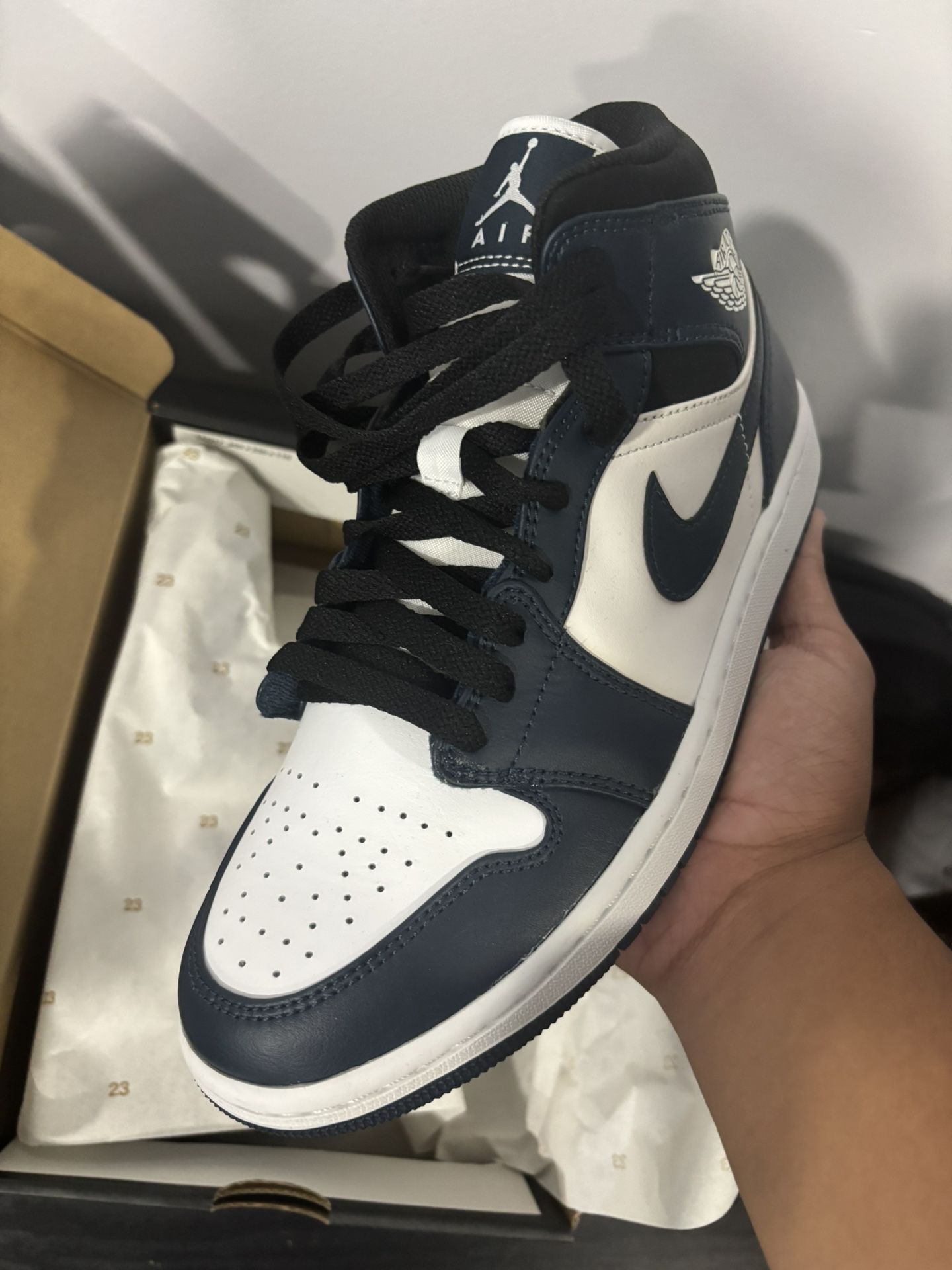 Jordan 1 Mid Navy Blue 