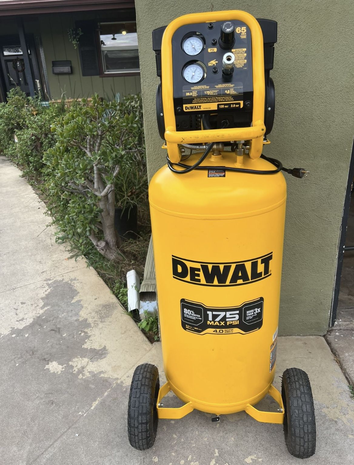 Dewalt Ultra Quiet 26 Gallon Wheeled Portable Compressor