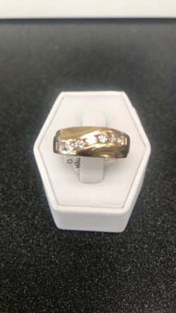 Wedding band 14 K/ 6.5 grms LYG 8 diamond stone
