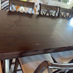 Dining Room Table And Chairs 