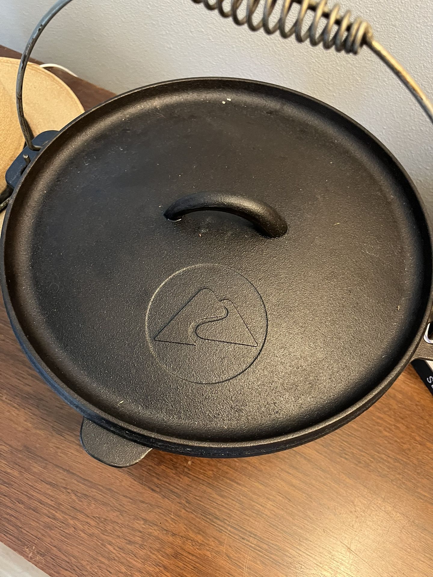 Ozark Trail 5 Qt Camping Dutch Oven (Cast Iron) for Sale in Seattle, WA