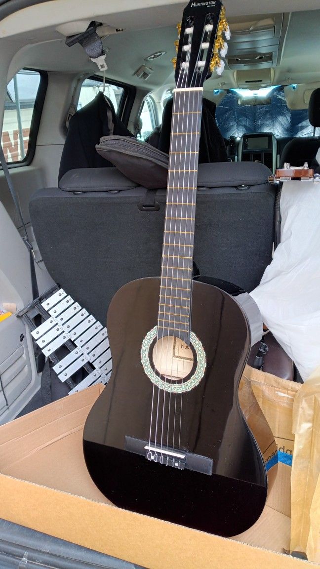 Huntington GF39 Classical Guitar
