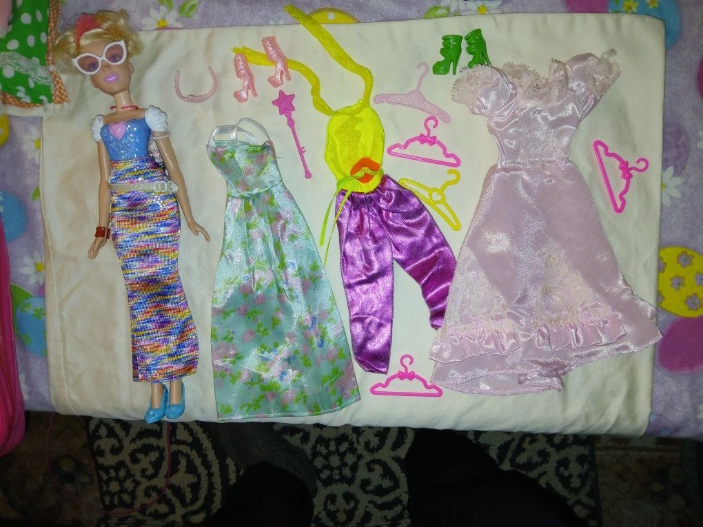 2018 Barbie With Vintage Clothes