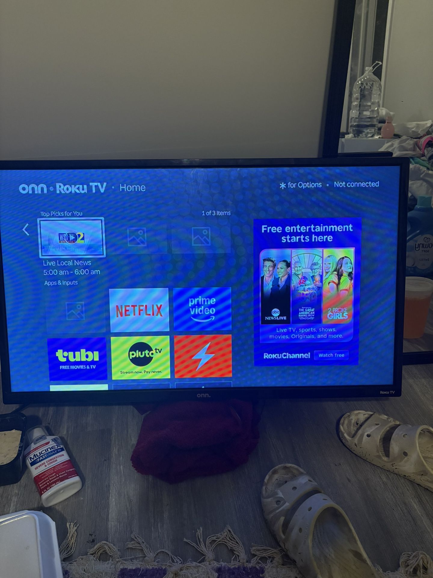 32inch Onn Roku Tv w/ Roku Tv Remote 