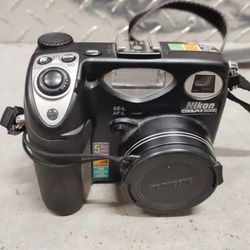 Nikon COOLPIX 5000 Digital Camera - Tested With Battery No Charger Fold Screen