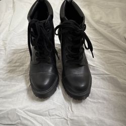 Dr Marten Averil Ankle Boots US 9