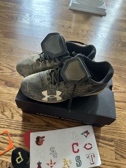 Boys Under Armour Baseball Cleats Boys Size 2.5