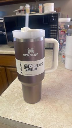 40 oz stainless steel Rose Gold Stanley