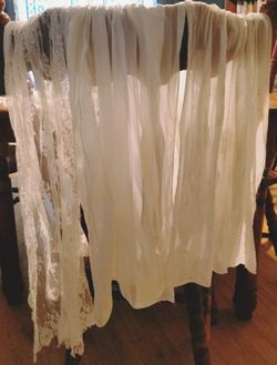 3 vtg. White Scarves