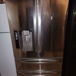 LG FRENCH DOOR REFRIGERATOR  DELIVERY AVAILABLE FOR SMALL FEE 🚛 