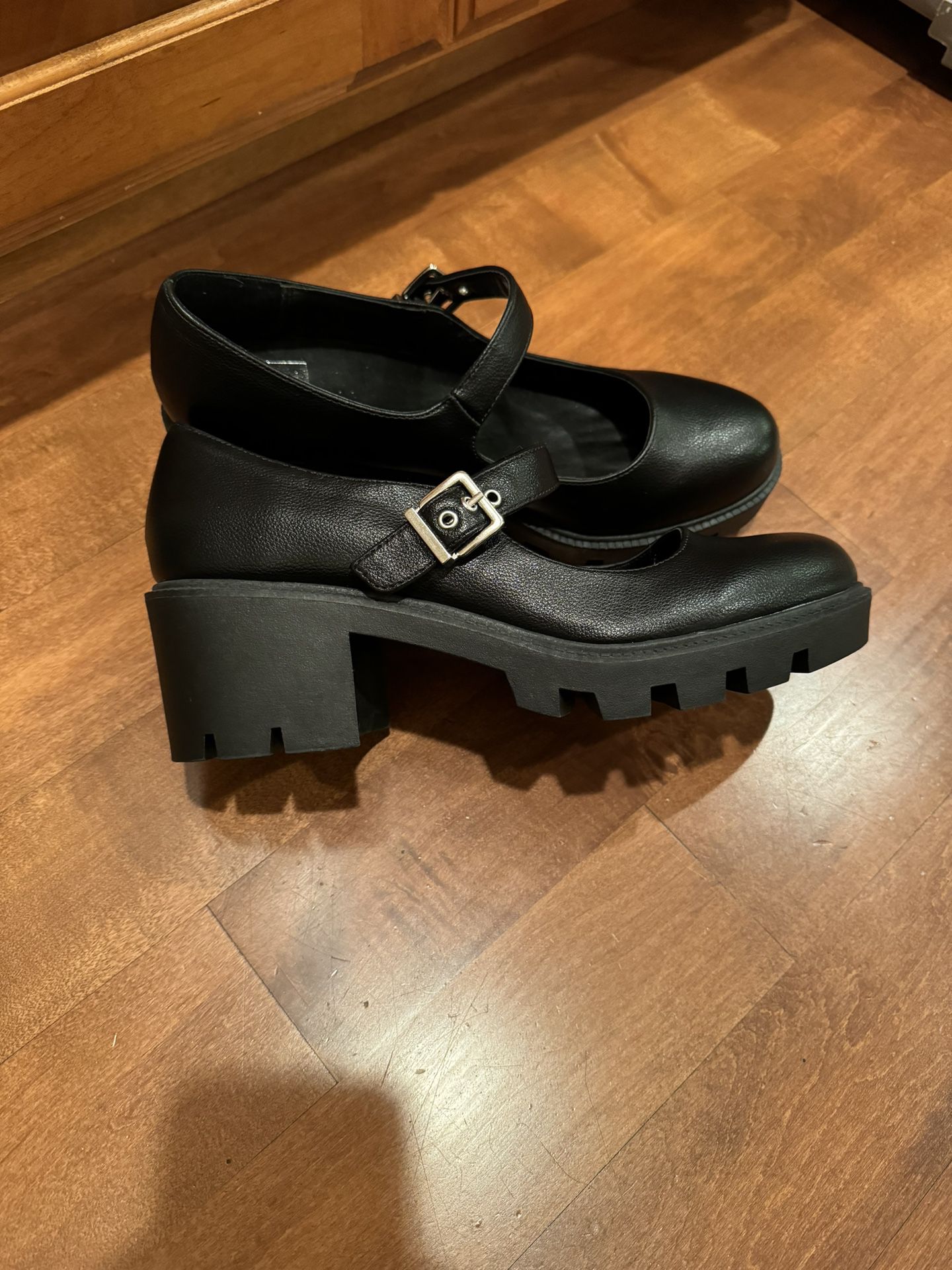 Woman’s Dolce Vita Chunky Platform Heels Shipping Available 