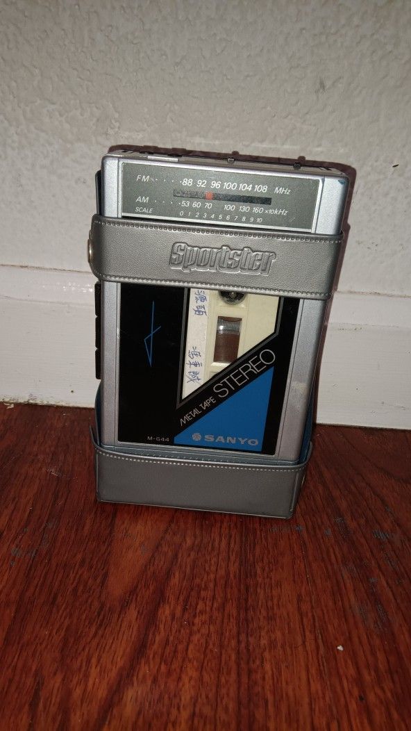 Vintage Sanyo Hi-Fi Walkman Cassette