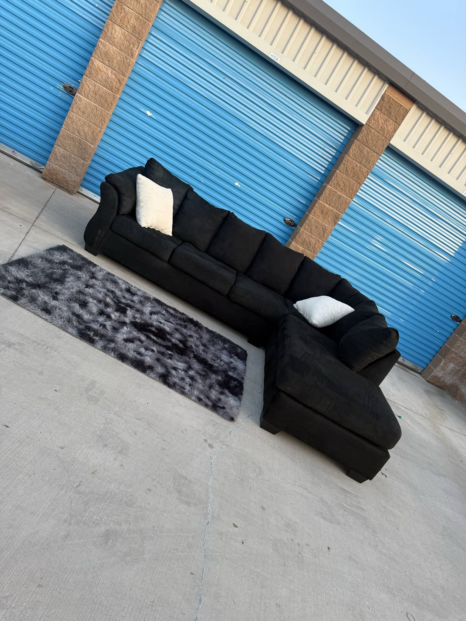 Couch L