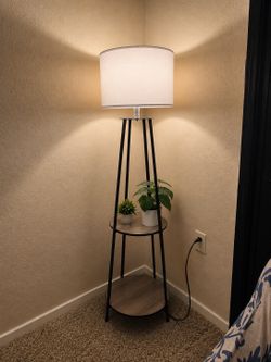 Modern Floor Lamp with Built-in Shelves – Excellent Condition