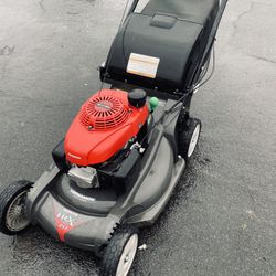 Honda Commercial Gas Self Propelled Lawnmower 