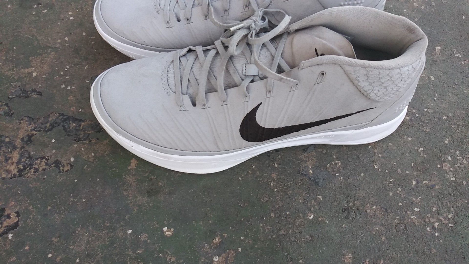 Nike worn once size 16