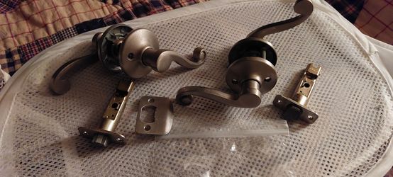 2 door knobs