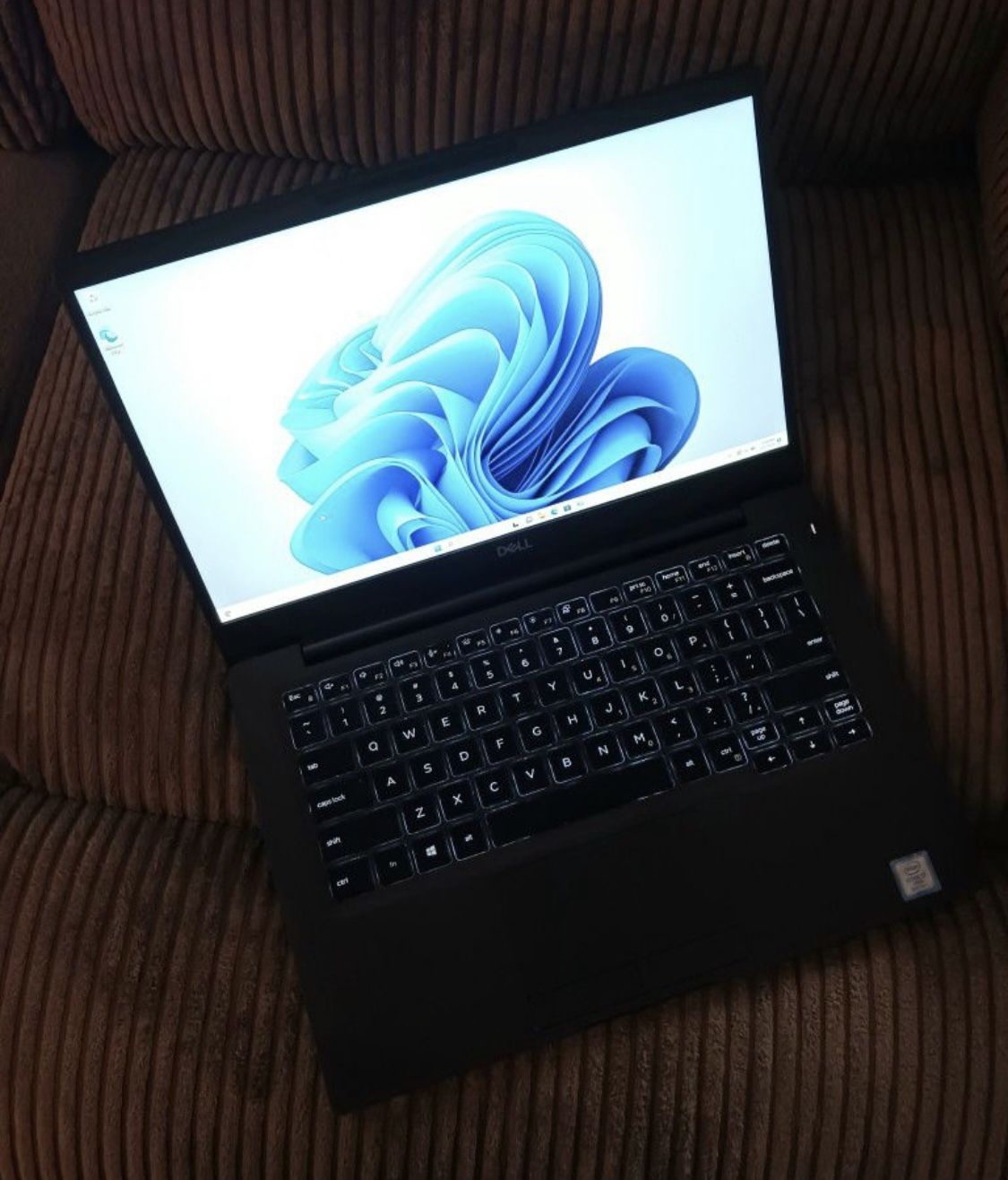 Dell Touchscreen QHD 2560x1440 Laptop Intel Core i5 CPU 8 GB RAM 256 GB SSD Webcam HDMI Wi Fi & Bluetooth Wireless Windows 11 Professional