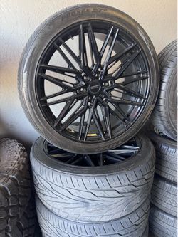 24 inch Vosen wheels with Toyo  tires 50% tread life GM six lug bolt pattern