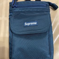 Supreme Shoulder Bag 