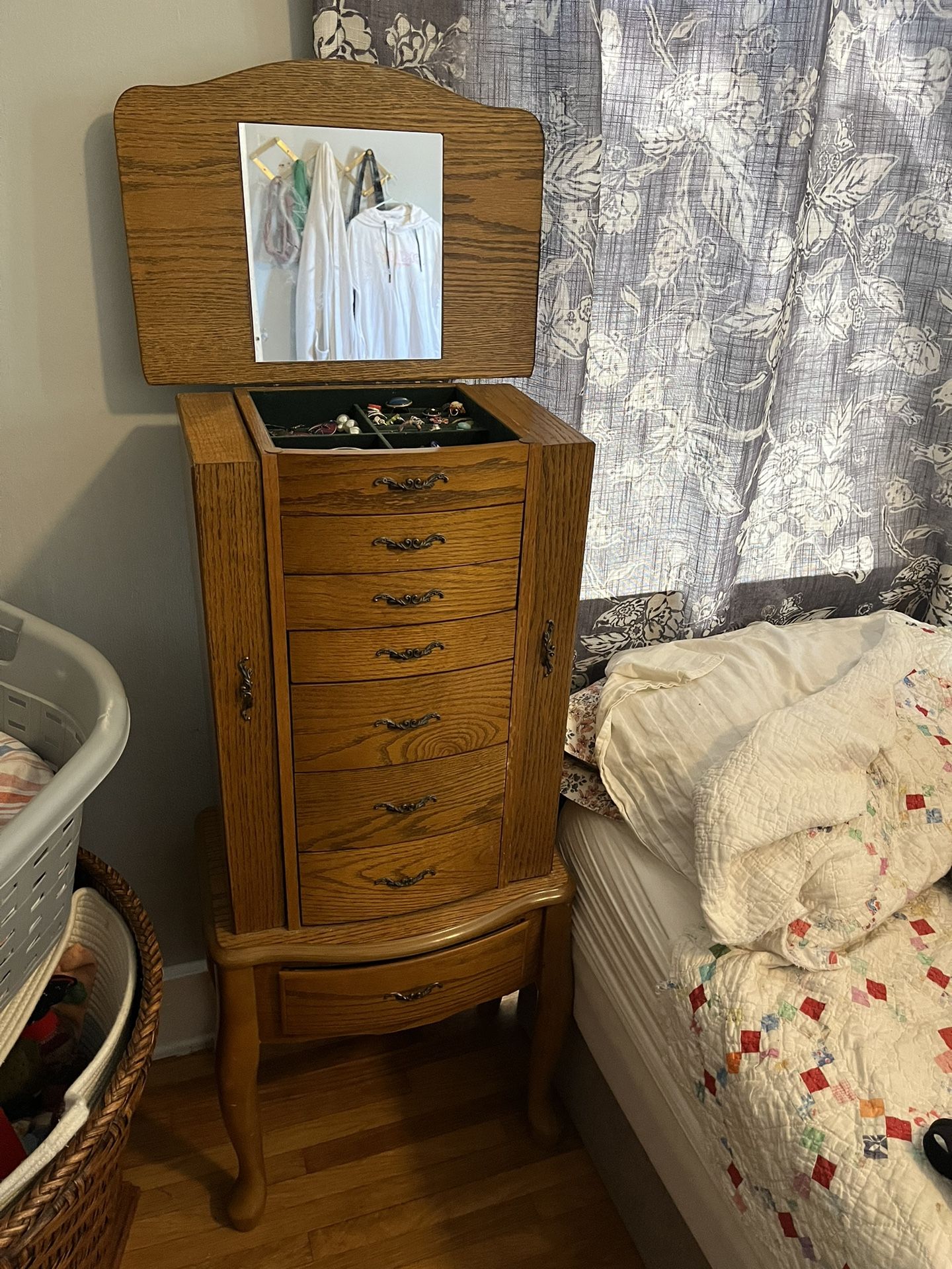 Jewelry Stand with Mirror