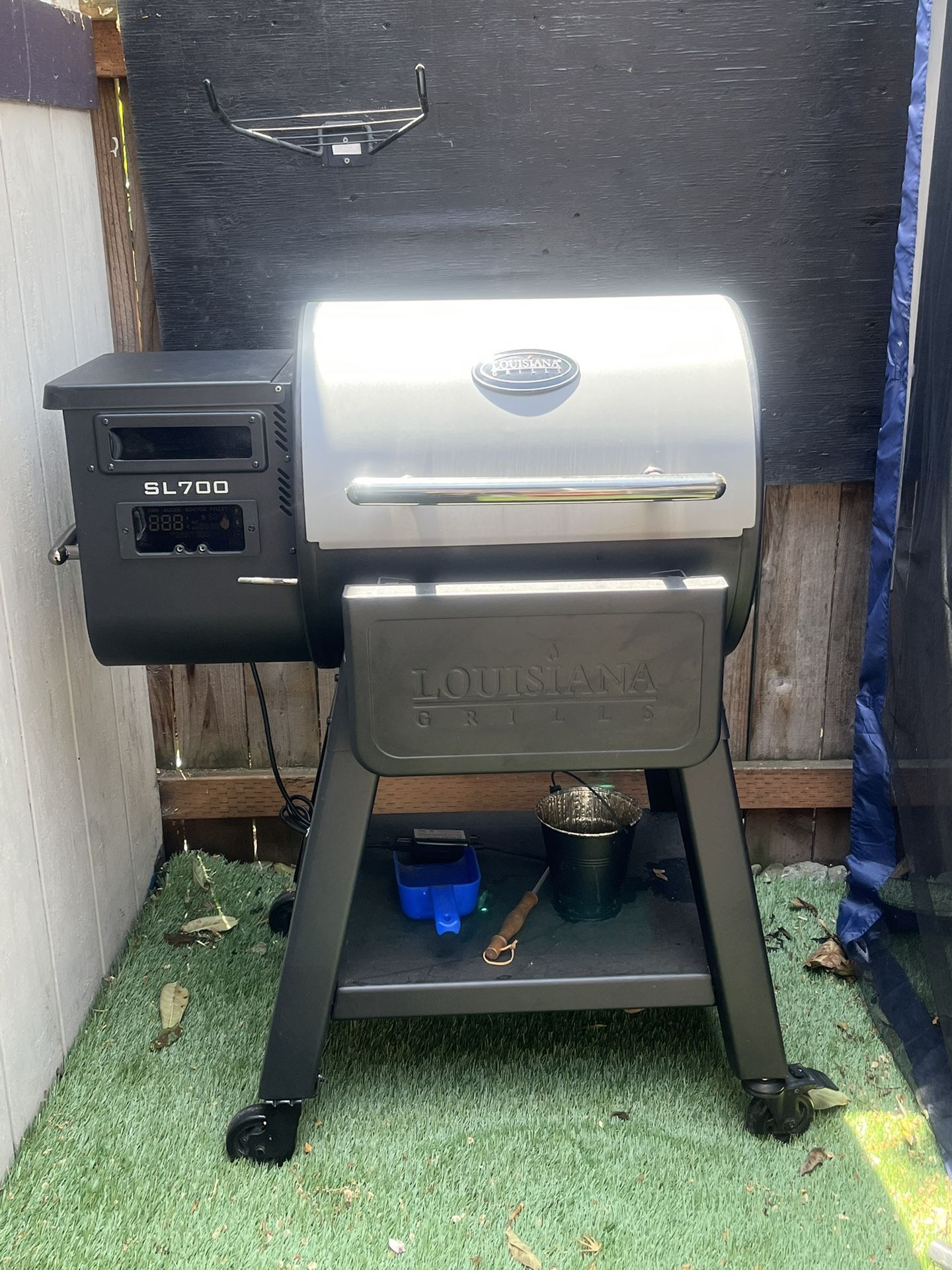 Louisiana Grills SL700 Wood Pellet Grill