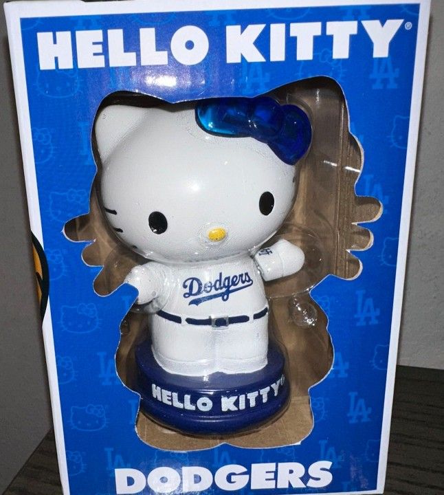 2023 HELLO KITTY DODGERS TRADE ONLY LEBRON JAMES DODGERS 2023 BOBBLEHEAD