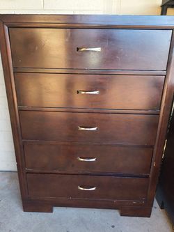 Tall dresser 5 drawers