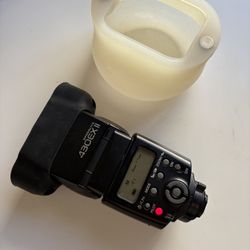 Canon Speedlite 430EX II Flash with MagMod Diffuser