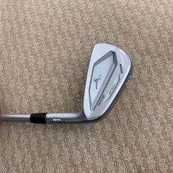 Mizuno JPX 900, Tour 5 iron with a KBS Tour shaft C-Taper /130/X