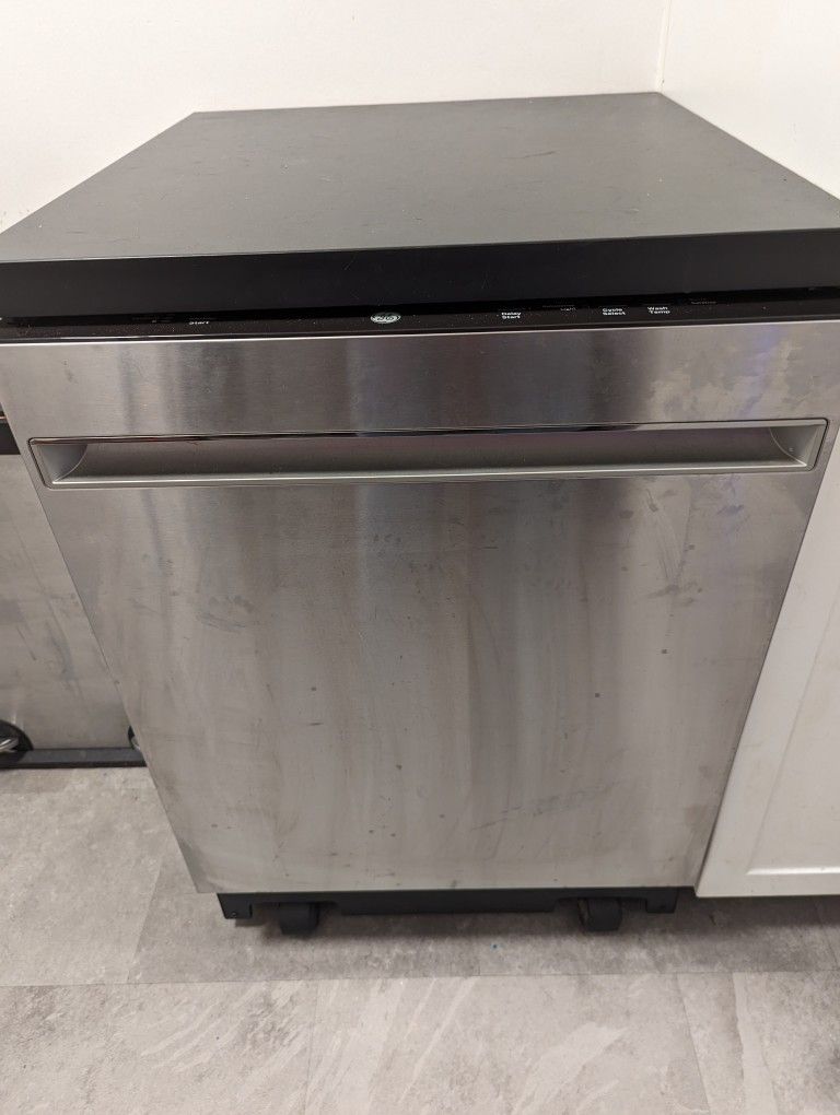 1 Year Old Portable Dishwasher 24"