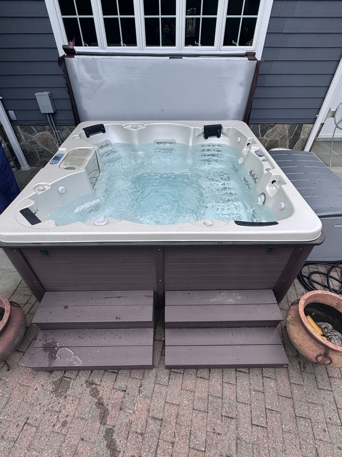 ThermoSpas Manhattan Diamond Designer Series 6 person Spa/Hot Tub Diamond package