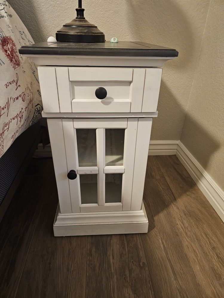 End Table/nightstand