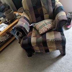 Modern chair 
Like new 
Pet and smoke free home
Pick up only 